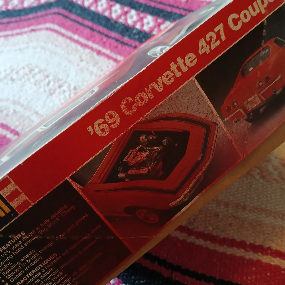 Revell 7149 1/25 Scale '69 Chevy Corvette 427 Coupe Plastic‎ Model Kit OPEN BOX